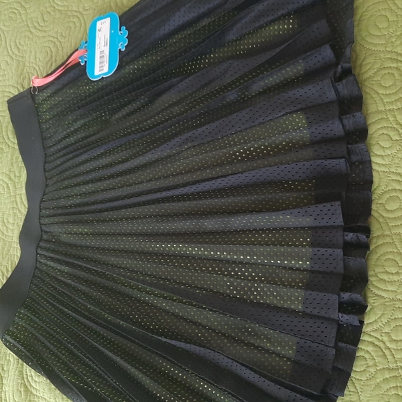 GIRLS Black Skirt  with Lime Green lining - Picture 3 of 4